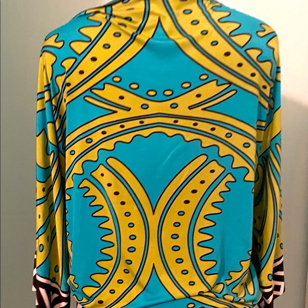 Analili sample size fits from xs to medium.